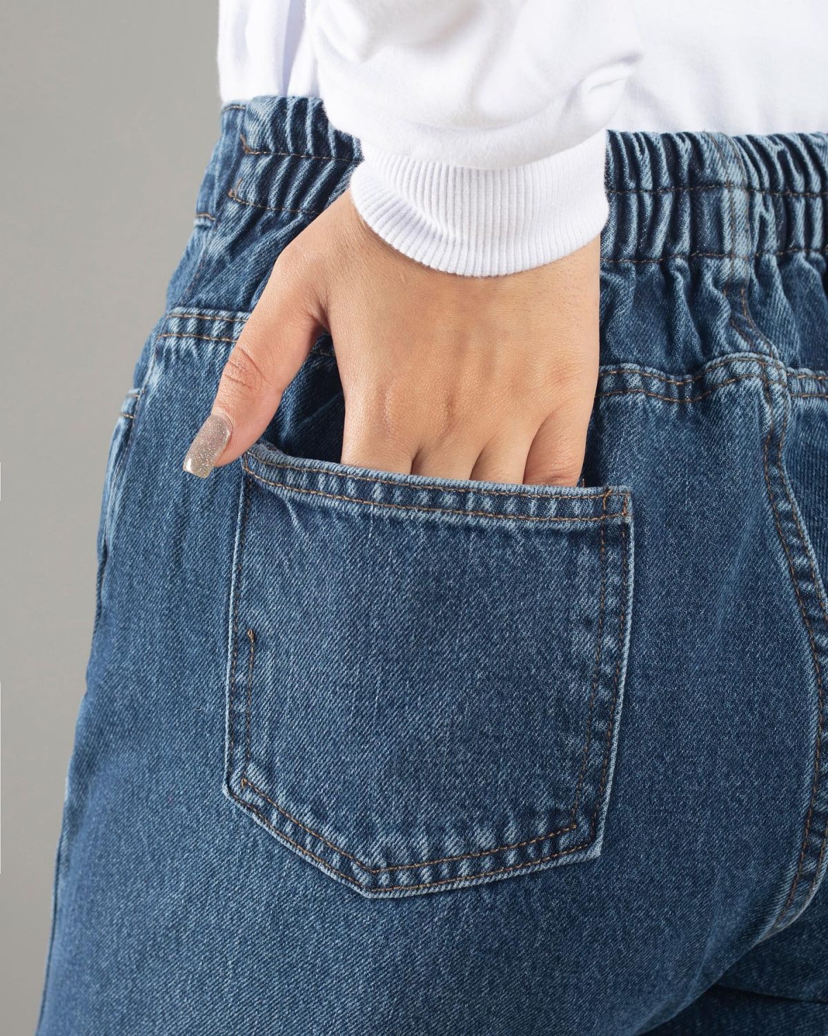 شلوار جین زنانه مدل مام فیت رنگ آبی تیره - Image 4