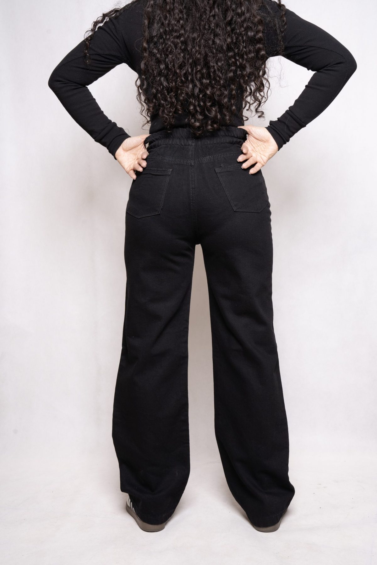 شلوار جین نیم بگ رنگ مشکی و رغالی و گازوییلی و آبی تیره - Image 2