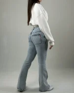 شلوار جین زنانه مدل بوتکات رنگ آبی روشن تا سایز بزرگ - Image 2